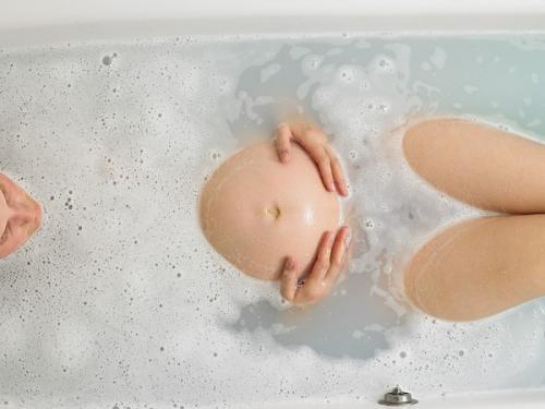 Mẹ bầu tắm thế nào để không hại đến thai nhi